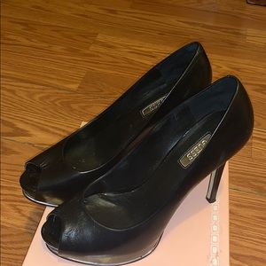 Peep toe Black Guess stiletto heels